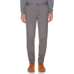 Spodnie w kolorze szarym. Szare spodnie męskie Benetton, m, w paski, z bawełny. W wyprzedaży za 59,95 zł.