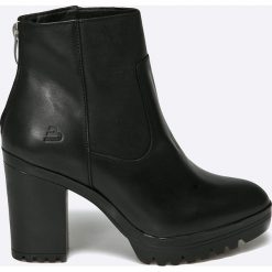 Bullboxer - Botki. Czarne botki damskie lity Bullboxer, z materiału. W wyprzedaży za 199,90 zł.