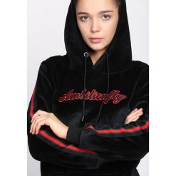 Czarna Bluza Peace. Czarne bluzy rozpinane damskie Born2be, m. Za 64,99 zł.