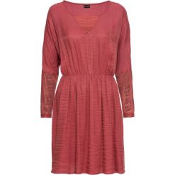 Sukienka z koronką bonprix brązowy marsala. Pomarańczowe sukienki damskie bonprix, na lato, w koronkowe wzory, z koronki, eleganckie, bez kołnierzyka, bez rękawów. Za 64,99 zł.