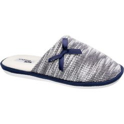 Kapcie damskie Casa mia niebieskie. Niebieskie kapcie damskie marki Casa mia, z materiału. Za 29,90 zł.