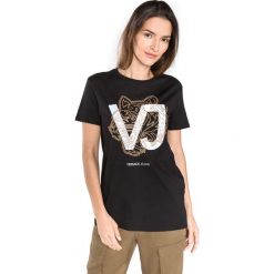 Versace Jeans Koszulka Czarny. Czarne koszulki damskie m, z nadrukiem, z bawełny. Za 567,95 zł.
