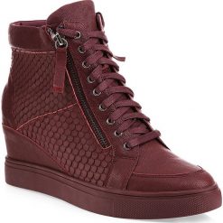 Buty damskie. Czerwone koturny damskie Wittchen, bez wzorów, ze skóry, klasyczne, na wysokim obcasie, na koturnie, na sznurówki. W wyprzedaży za 299,90 zł.