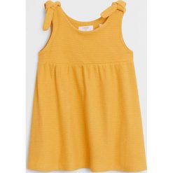 Mango Kids - Sukienka dziecięca Silvia 80-104 cm. Żółte sukienki dziewczęce Mango Kids, bez wzorów, z bawełny, bez rękawów, mini, rozkloszowane. Za 45,90 zł.