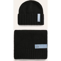 Calvin Klein - Czapka i szalik. Szare czapki męskie Calvin Klein, bez wzorów, z wiskozy. Za 449,90 zł.