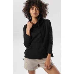 Czarna Bluza Corigonia. Czarne bluzy damskie Born2be, xl, bez wzorów, bez rękawów, bez kaptura. W wyprzedaży za 69,99 zł.