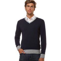 William de Faye męski sweter WFM17 M ciemnoniebieski. Niebieskie swetry męskie William de Faye, m, bez wzorów, z kaszmiru, bez kołnierzyka, bez kaptura. Za 269,00 zł.