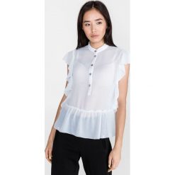 Versace Jeans Bluzka Biały. Białe bluzki damskie Versace Jeans, s, bez wzorów, z poliesteru, bez kołnierzyka, bez rękawów. Za 1198,95 zł.