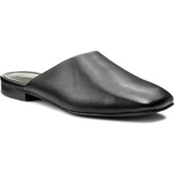 Klapki VAGABOND - Dolores 4504-001-20 Black. Czarne klapki damskie Vagabond, bez wzorów, ze skóry, bez obcasa, na obcasie. W wyprzedaży za 259,00 zł.