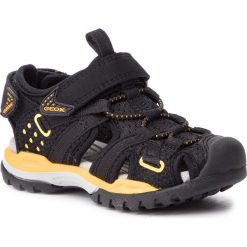 Sandały GEOX - J Borelis B. B J920RB 0CE14 C0054 M Black/Yellow. Czarne sandały chłopięce Geox, ze skóry ekologicznej, bez zapięcia. W wyprzedaży za 179,00 zł.