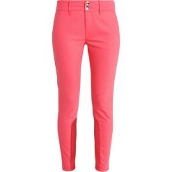 Mos Mosh BLAKE NIGHT PANT Spodnie materiałowe flamingo. Czerwone spodnie damskie marki Mos Mosh, bez wzorów, z elastanu. Za 599,00 zł.