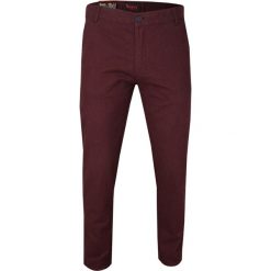 Bordowe Casualowe Męskie Spodnie -VERRS- Zwężane, Chinosy, Tłoczony Materiał, Bawełniane z Lycrą SPVERRS029bordo. Czerwone spodnie męskie Verrs, m, bez wzorów, z bawełny. W wyprzedaży za 109,00 zł.