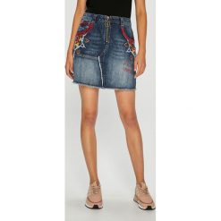 Desigual - Spódnica. Niebieskie spódniczki damskie Desigual, na co dzień, z haftami, z bawełny, casualowe, mini, proste. W wyprzedaży za 219,90 zł.