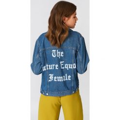 Kurtki damskie: NA-KD Kurtka jeansowa The Future Equals Female – Blue