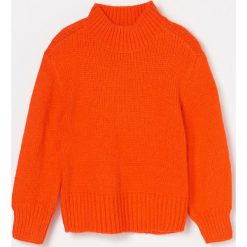 Sweter z pólgolfem - Czerwony. Czerwone swetry damskie Reserved, bez wzorów, bez rękawów, bez kaptura. W wyprzedaży za 29,99 zł.