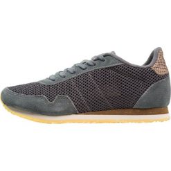 Woden NOA TEEN Tenisówki i Trampki dark grey. Szare trampki dziewczęce marki Woden, ze skóry. Za 319,00 zł.