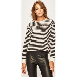 Levi's - Longsleeve. Białe bluzki damskie Levi's®, s, z aplikacjami, z bawełny, z okrągłym kołnierzem. W wyprzedaży za 89,90 zł.