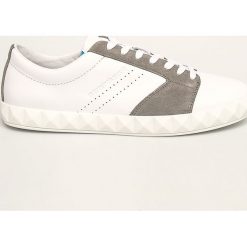 Emporio Armani - Buty skórzane. Białe sneakersy męskie Emporio Armani, ze skóry, na sznurówki. Za 899,90 zł.
