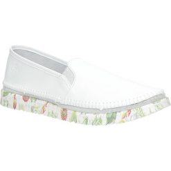 Białe półbuty skórzane slip on Maciejka 03512-11/00-0. Białe półbuty damskie marki Maciejka, bez wzorów, bez obcasa, bez zapięcia. Za 228,99 zł.