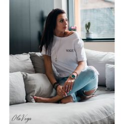 T-Shirt "VOGUE2" biały. Białe koszule damskie Divinostyle, na co dzień, s, bez wzorów, z bawełny, bez kołnierzyka, bez rękawów. Za 79,00 zł.