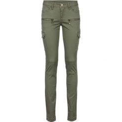 Spodnie bojówki Skinny bonprix oliwkowy. Zielone bojówki damskie bonprix. Za 109,99 zł.