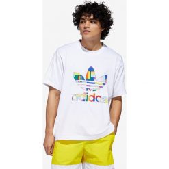 Adidas Originals Pride Flag Fill Koszulka Biały. Białe podkoszulki męskie adidas Originals, xl, z nadrukiem, z bawełny, z krótkim rękawem. Za 119,95 zł.