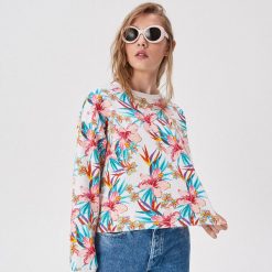 Bluza w tropikalne kwiaty - Wielobarwny. Szare bluzy damskie Sinsay, s, w kwiaty, bez rękawów, bez kaptura. W wyprzedaży za 19,99 zł.