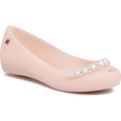 Baleriny MELISSA - Ultragirl Girly Ad 32854 Pink 01977. Różowe baleriny damskie Melissa, bez wzorów, z tworzywa sztucznego, klasyczne, bez obcasa, na płaskiej podeszwie, bez zapięcia. Za 339,00 zł.