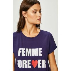 Answear - Top Femifesto. Niebieskie bluzki damskie marki ANSWEAR, s, z nadrukiem, z elastanu, z okrągłym kołnierzem. W wyprzedaży za 34,90 zł.