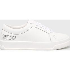 Calvin Klein - Buty. Białe buty sportowe damskie Calvin Klein, bez wzorów, ze skóry, sportowe. Za 679,90 zł.
