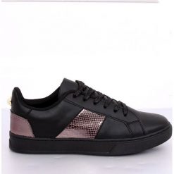 Trampki damskie czarne X93 Black. Czarne trampki i tenisówki damskie ButyModne, z aplikacjami, z tkaniny, na sznurówki. W wyprzedaży za 69,00 zł.