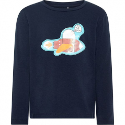 Koszulka "Ramte" w kolorze granatowym. Niebieskie t-shirty chłopięce z długim rękawem Name it Kids, z aplikacjami, z bawełny. W wyprzedaży za 42,95 zł.