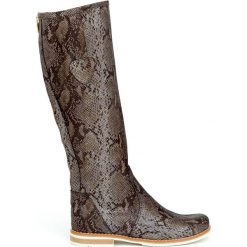 Kozaki - skóra naturalna - model 127 - kolor wąż. Szare kozaki damskie Zapato, na co dzień, na lato, z jeansu, klasyczne, z okrągłym noskiem, przed kolano, bez obcasa, na płaskiej podeszwie, na zamek. W wyprzedaży za 366,75 zł.