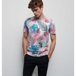 Wzorzysty T-shirt - Biały. Białe t-shirty męskie Reserved, s, bez wzorów, bez kołnierzyka. Za 49,99 zł.