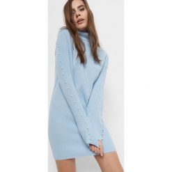 Długi sweter z perełkami. Niebieskie golfy damskie marki Orsay, xs, z dzianiny, z długim rękawem. Za 139,99 zł.