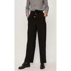 Armani Exchange - Spodnie. Czarne spodnie damskie Armani Exchange, bez wzorów, z poliesteru. Za 639,90 zł.