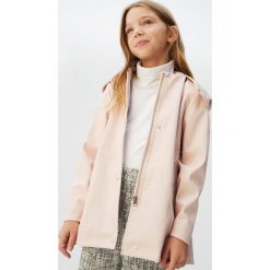 Mango Kids - Kurtka dziecięca Rene 110-164 cm. Niebieskie kurtki dziewczęce Mango Kids, bez wzorów, z bawełny, krótkie, z kapturem. W wyprzedaży za 111,90 zł.