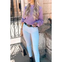 Sweter ZORILA. Fioletowe bluzy damskie Sweter ZORILA, uniwersalny, bez wzorów, bez rękawów, bez kaptura. W wyprzedaży za 69,00 zł.