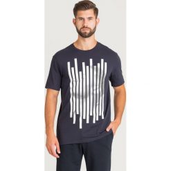T-SHIRT ARMANI EXCHANGE. Niebieskie t-shirty męskie m, z nadrukiem, z bawełny, z okrągłym kołnierzem. Za 137,40 zł.