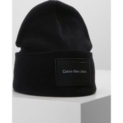 Czapki damskie: Calvin Klein Jeans REISSUE BEANIE Czapka black