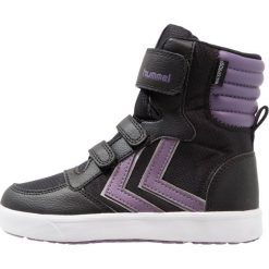 Hummel STADIL SUPER Tenisówki i Trampki wysokie montana grape. Szare trampki dziewczęce Hummel, z tworzywa sztucznego. W wyprzedaży za 169,50 zł.