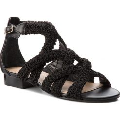 Sandały GUESS - Dario FLDRO2 FAB03 BLACK. Czarne klapki damskie Guess, z aplikacjami, ze skóry ekologicznej, bez obcasa, na obcasie. W wyprzedaży za 259,00 zł.