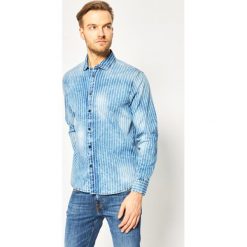 Koszula Guess M02H50 D4041. Niebieskie koszule męskie Guess, xl, z aplikacjami, casualowe, bez kołnierzyka, bez rękawów. W wyprzedaży za 239,00 zł.