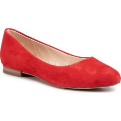 Baleriny CAPRICE - 9-22104-24 Red Sudede 524. Czerwone baleriny damskie Caprice, bez wzorów, z zamszu, bez obcasa. W wyprzedaży za 189,00 zł.