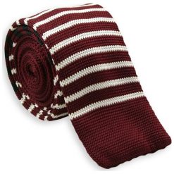 Dziergany Krawat Męski Knit w Cienkie Białe Pasy -5,5cm- Chattier, Bordowy KRCH0788. Czerwone krawaty męskie Chattier, w paski, z jeansu, sportowe. Za 44,00 zł.