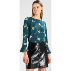 Bluzki asymetryczne: Oasis TROPICAL BUTTERFLY FLUTE SLEEVE Bluzka multi green