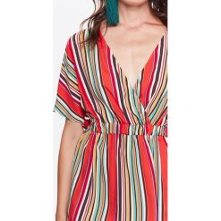 Bluzka krótki rękaw damska. Pomarańczowe bluzki damskie Top Secret, w paski, z tkaniny, eleganckie, bez kołnierzyka, z krótkim rękawem. W wyprzedaży za 69,99 zł.