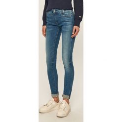 G-Star Raw - Jeansy D-Staq. Szare jeansy damskie G-Star RAW, bez wzorów, z elastanu. W wyprzedaży za 239,90 zł.