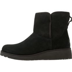 Buty zimowe damskie: UGG KRISTIN Botki na koturnie black