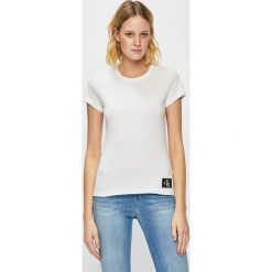 Calvin Klein Jeans - Top. Białe bluzki damskie Calvin Klein Jeans, s, bez wzorów, z bawełny, z okrągłym kołnierzem, z krótkim rękawem. W wyprzedaży za 89,90 zł.